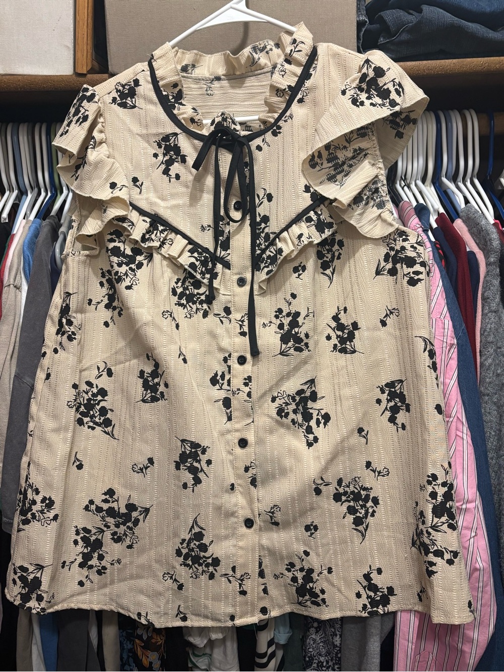SHEIN Cream Ruffle Tie-Neck Floral Sleeveless Blouse